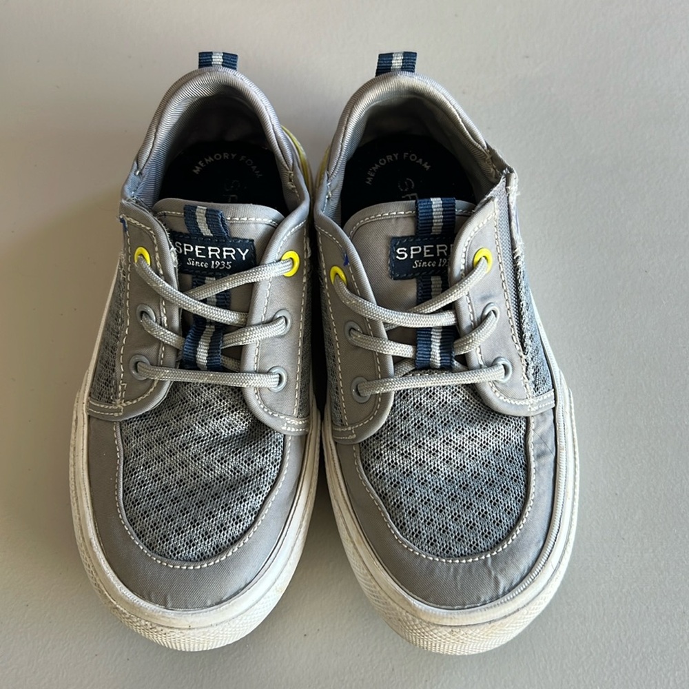 Sperrys boys size 10m